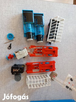 Különböző trackmaster motoros Thomas mozdony és más alkatrészek