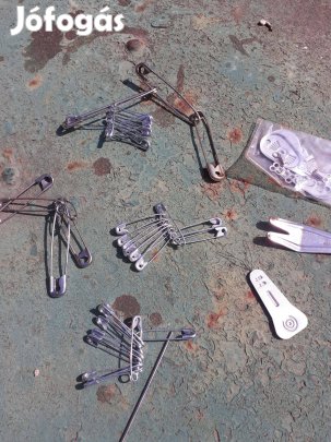 Különböző új biztosító tű 30db és 6 db tű befűző