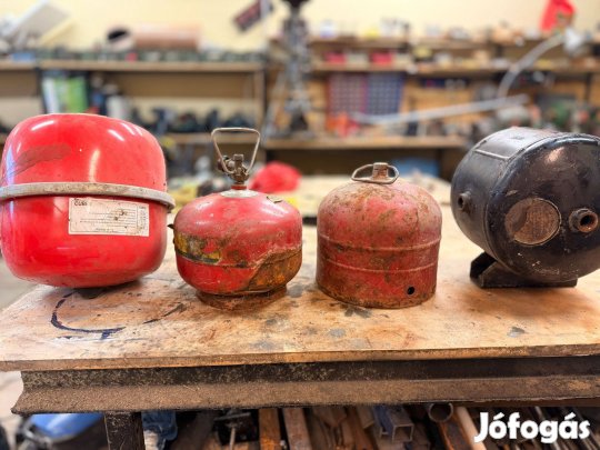 Különféle palackok 4 db eladó!