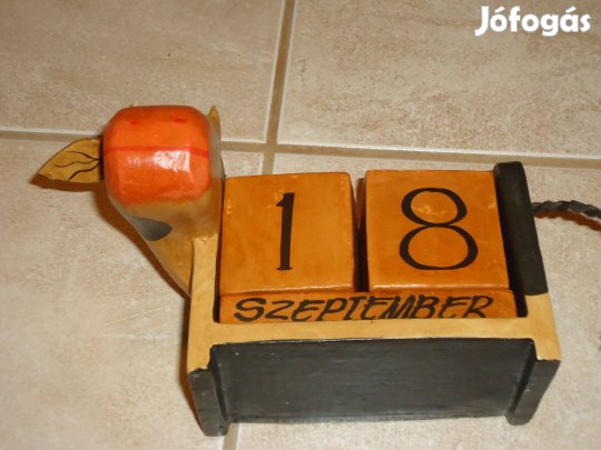 Különleges! Fából készült asztali naptár