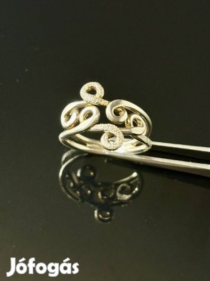 Különleges, ragyogó ezüst gyűrű