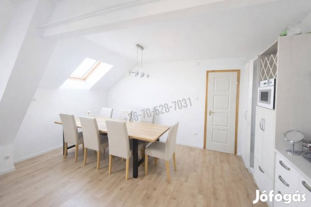 Különleges, tágas otthon, Tatabánya csendes részén.