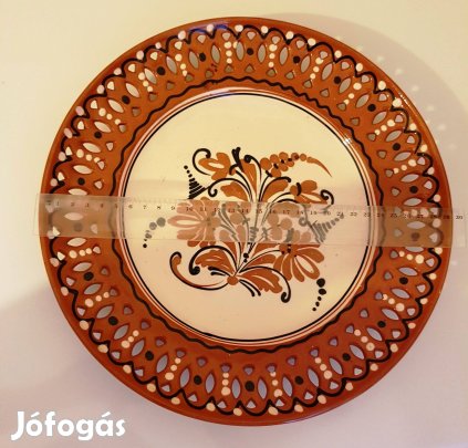 Különleges csipkés szélű népi kerámia falitányér eladó