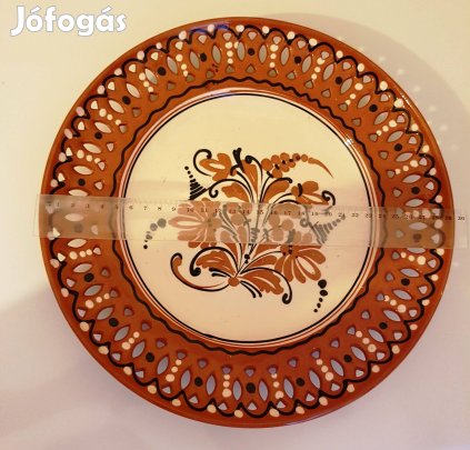 Különleges csipkés szélű népi kerámia falitányér eladó