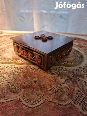 Különleges ékszertartó