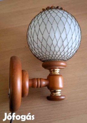 Különleges falikar, féldrágakő díszítésekkel. Úri márkájú lámpa