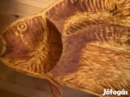 Különleges halformájú kínáló tál, faragott