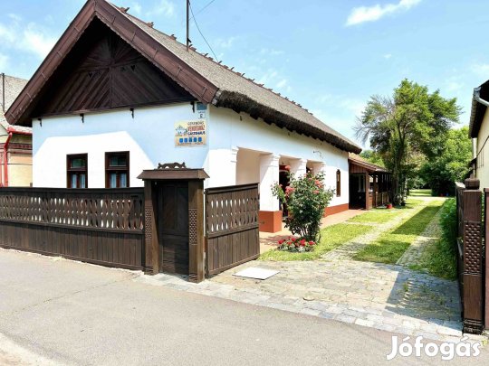 Különleges hangulatú vendégház eladó Püspökladány szívében