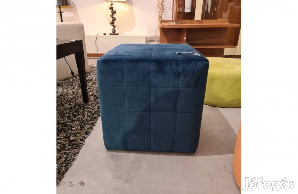 Különleges kék színű kocka alakú puff, lábtartó
