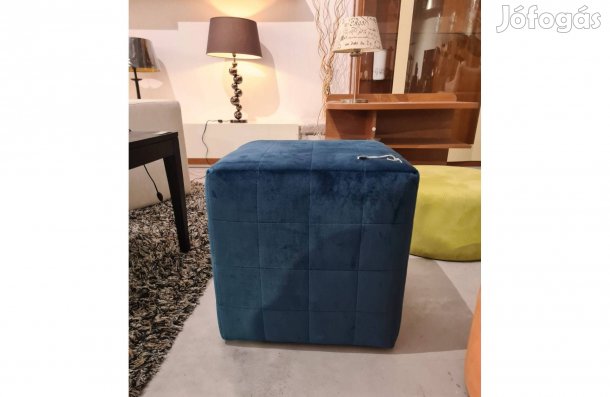 Különleges kék színű kocka alakú puff, lábtartó