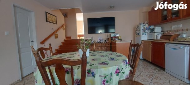 Különleges lehetőség családoknak és vállalkozóknak  garázzsal,