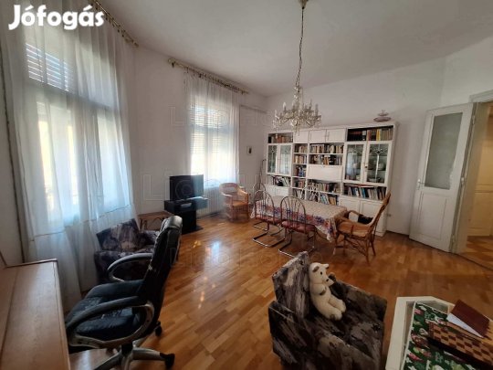 Különleges nagypolgári lakás Kaposvár szívében  panorámás erkély a