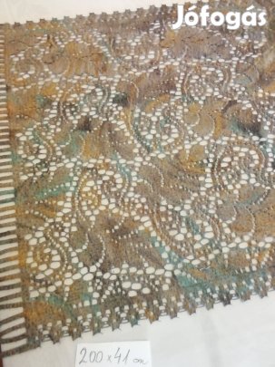 Különleges többszínű csipke asztalterítő, asztalközép, asztali futó