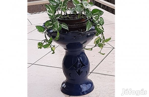 Különleges virágtartó eladó