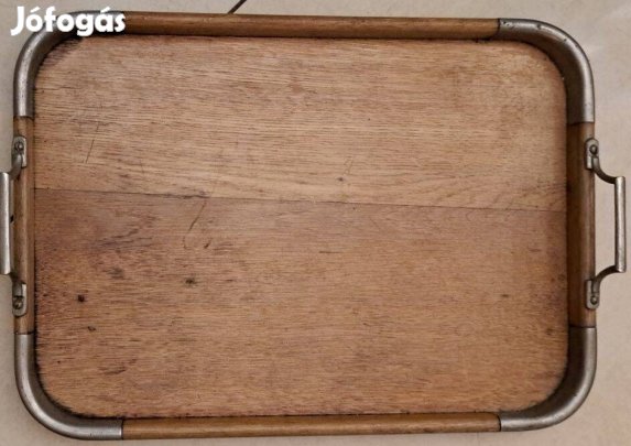 Különlges retro fa felszolgáló tálca fém kerettel, fogantyúval
