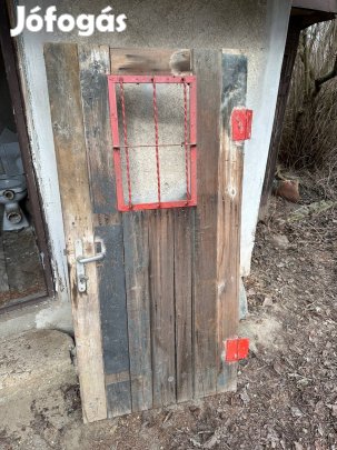 Kültéri ajtó, zárszerkezettel