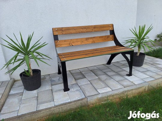 Kültéri bútorok - pad - virágtartó