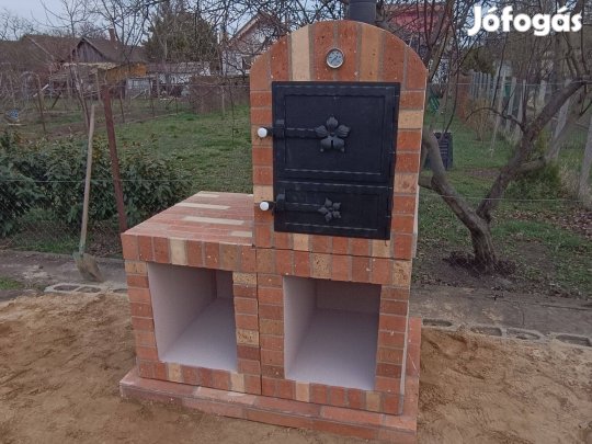 Kültéri mobilkemence 3 tepsis szeletelt tégla burkolattal