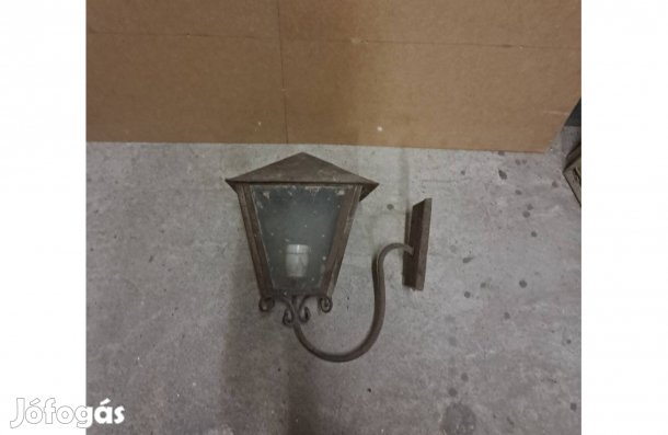 Kültéri régi fali lámpa
