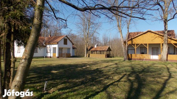 Külterületi szálláshelyre ideális birtok eladó