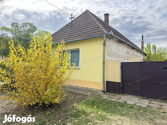 Kunbaja, azonnal birtokba vehető, 75 nm-es családi ház eladó