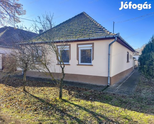 Kunbaja, felújított, 91 nm-es családi ház eladó