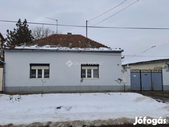 Kunbajai 70 nm-es ház eladó