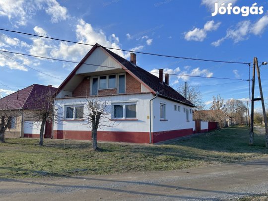 Kunbaján 110 nm-es családi ház eladó