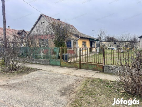 Kunfehértó, Jókai utcában, felújítandó, 57 nm-es ház eladó