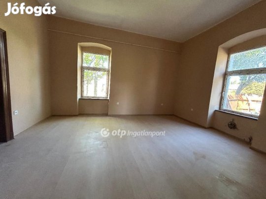 Kunhegyesi 90 nm-es ház eladó