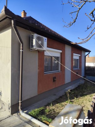 Kunmadarason eladó családi ház