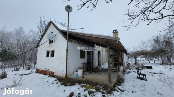 Kunszállás külterületén eladó, közművesített, körbekerített tanya