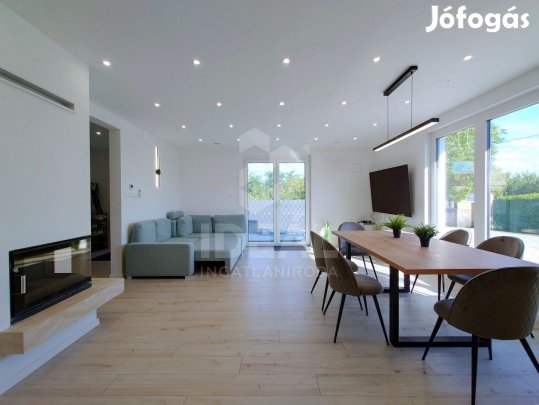 Kunsziget, 95 nm-es családi ház 542 nm-es telekkel eladó.