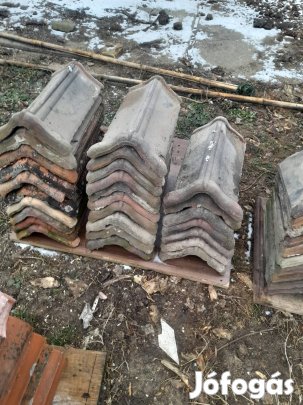 Kupcserép hegyes 27db elado.Szállitás megoldhato.