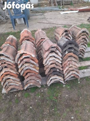 Kupcserép több fajta elad.Szálltás megoldhat.