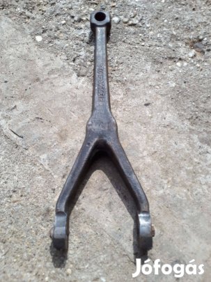 Kuplung kiemelő villa eladó