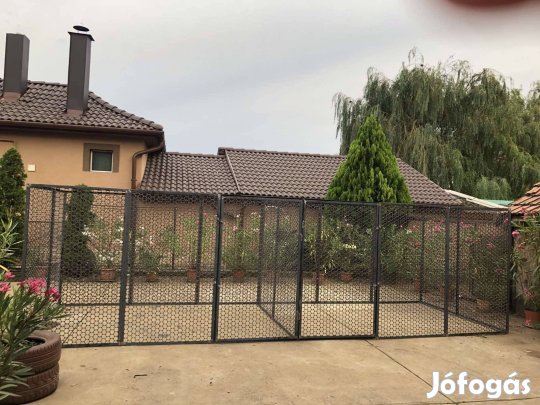 Kutya kennel lemezből (6*2m) 2 kapuval 