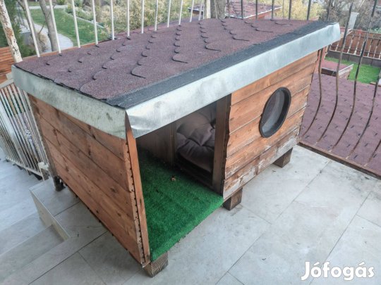 Kutyaház (Ablakkal és előszobával igényes kutyának)