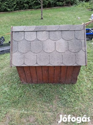 Kutyaház közepes eladó!