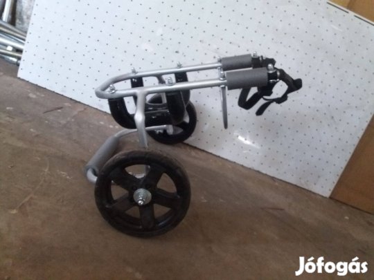 Kutyakocsi kis méretü kutyának!