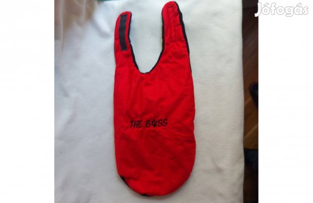 Kutyaruha szép állapotban, "M"-es méretű, piros színű