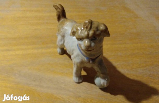 Kutyus labdával (Kerámia figura)