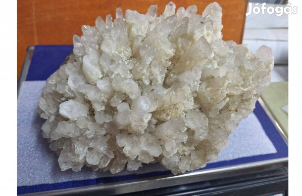 Kvarc-hegyikristály-pirit ásvány (45.000,-Ft -40%) eladó