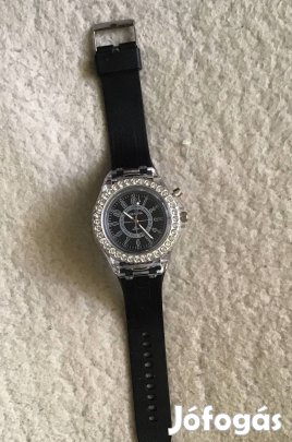 Kvarc óra, vízálló, elemes, sötétben világító, diszítéssel