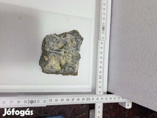 Kvarc-pirit ásvány (5.000,-Ft -40%) eladó