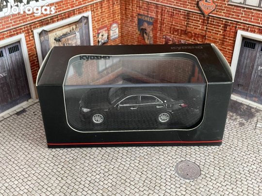 Kyosho Toyota Crown modellautó 1:64 méret