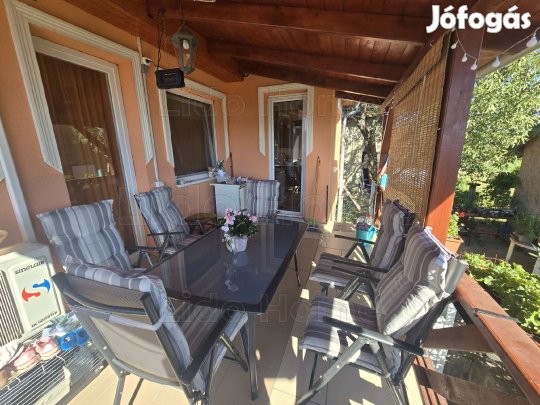 LÁTRÁNYBAN CSALÁDI HÁZ ELADÓ