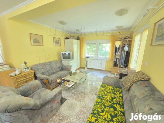 LÁTRÁNYBAN CSALÁDI HÁZ ELADÓ