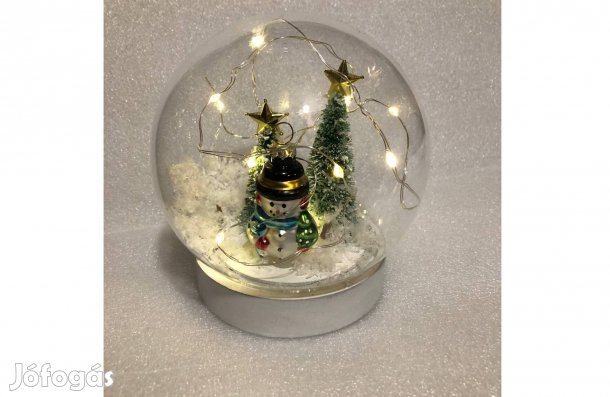 LED-es Karácsonyi hógömb műhó és hóember és fenyőfa figurákkal
