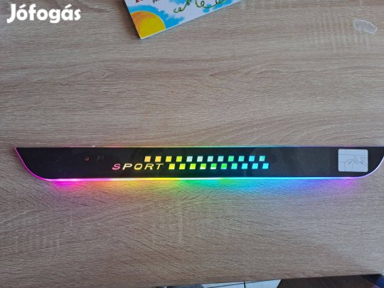 LED-es küszöb, belső ajtófény, számos funkcióval (USB-C)